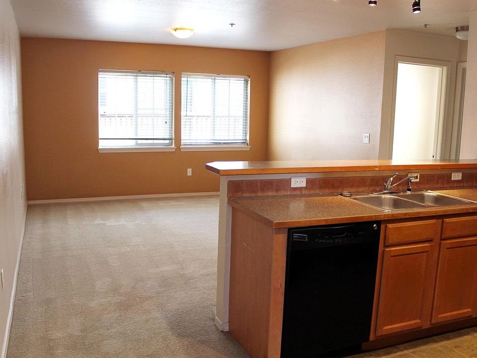 1st image of 822 NE A St #6