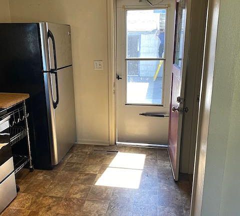 4th image of 5107 W Fairmont St #1