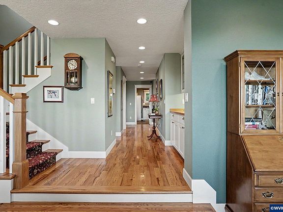 4th image of 3228 Sunridge Dr S