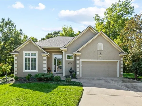 4732 Meadow View Dr, Shawnee, KS 66226