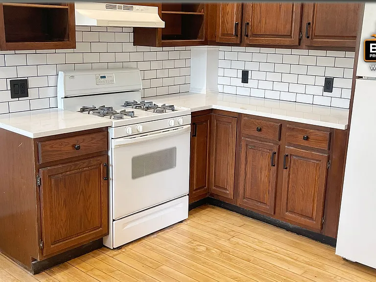10-12 Otis St — Photo 11