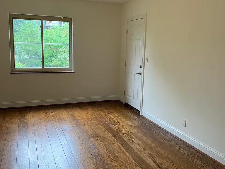 2534 Erie Ave #3 — Photo 9