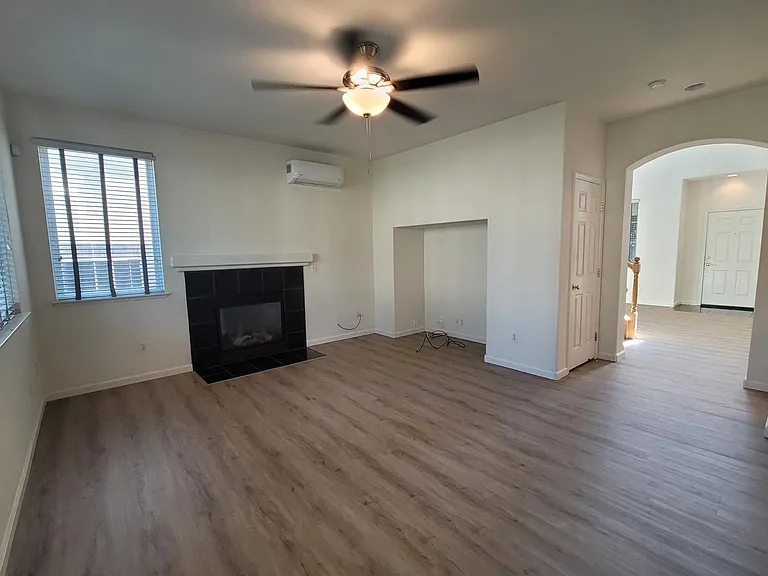 415 Zinnia Ct — Photo 10
