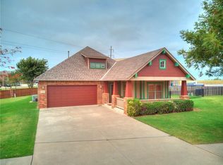 767 Glenhaven Villas Ct, Midwest City, OK 73110