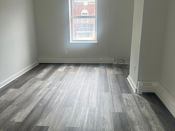 3rd image of 823 W 6th St #1