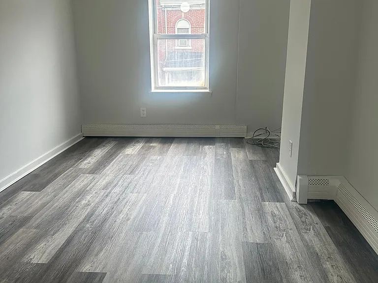823 W 6th St #2 — Photo 8