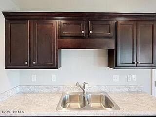 5th image of 104 Caroline Ln