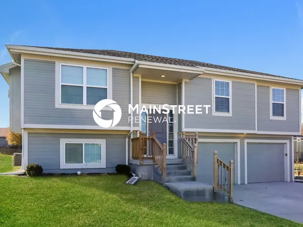 1111 Hampton Dr, Raymore, MO 64083