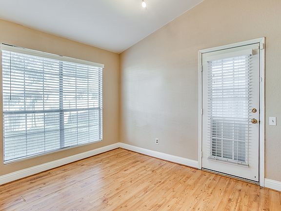 5th image of 312 Newberry St
