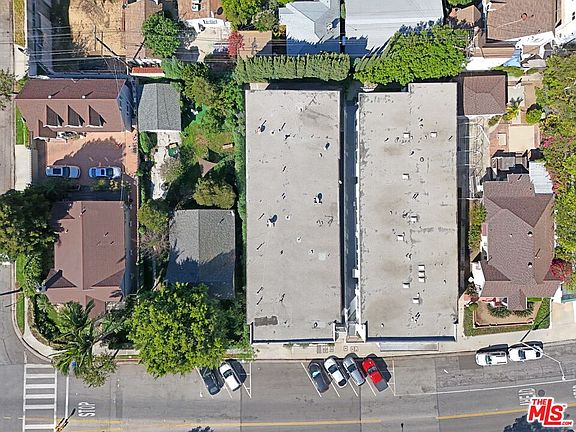 5th image of 1015 N Vista St