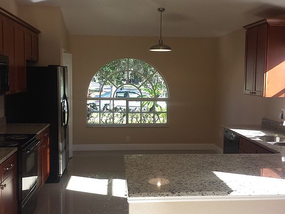 4th image of 9402 Hidden Water Cir