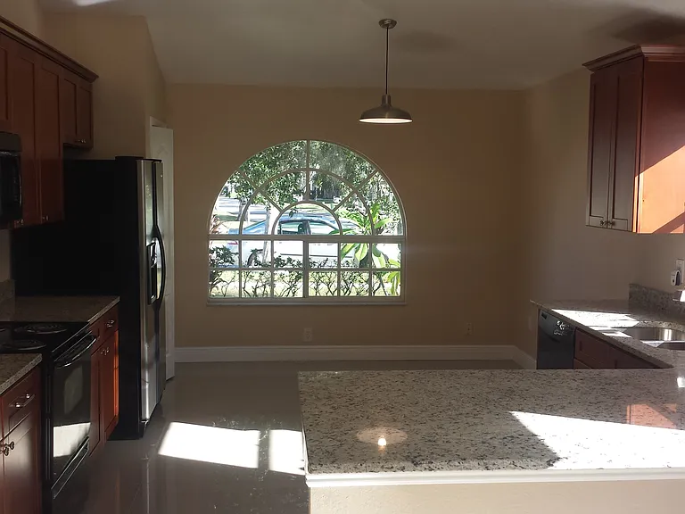 9402 Hidden Water Cir — Photo 4