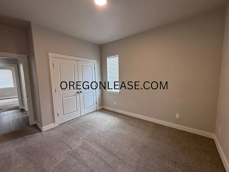 985 Lorella Ave — Photo 11