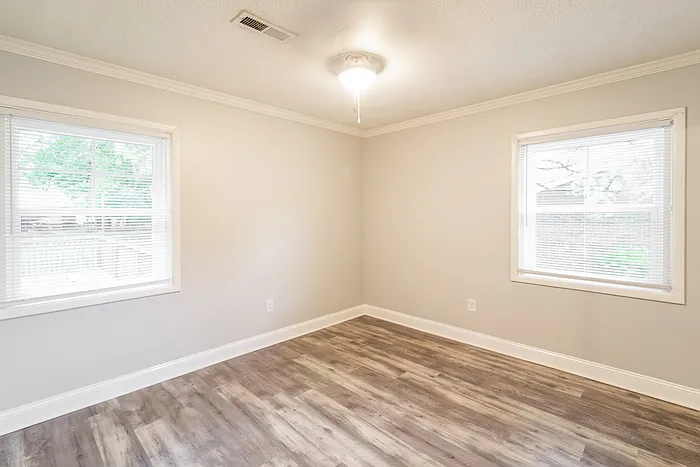 305 Laurel Ave — Photo 8