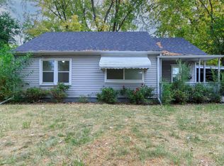 10450 Albany St, Oak Park, MI 48237