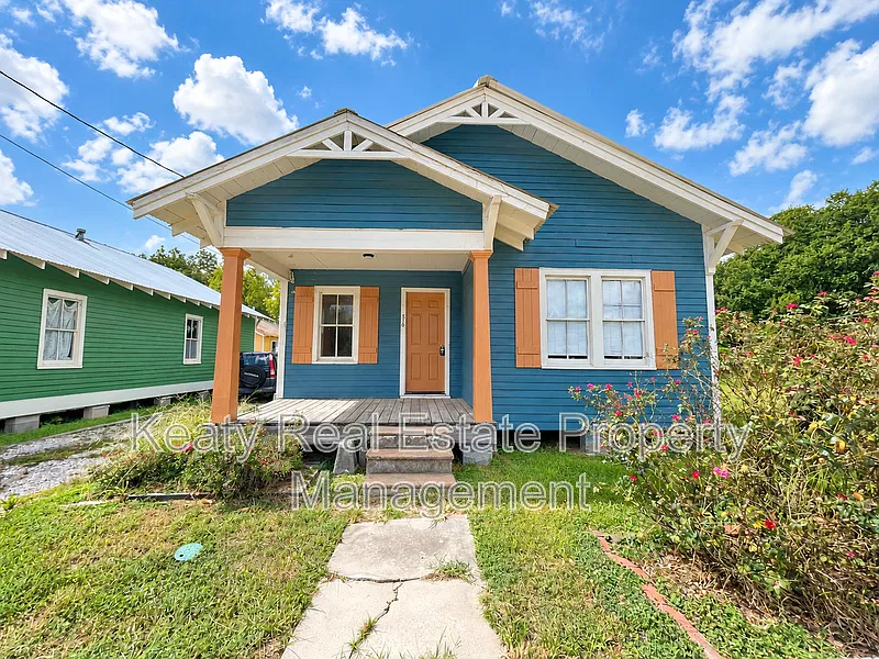 2 bed, 1.0 bath, 860 sqft, $1,200 — Photo 1