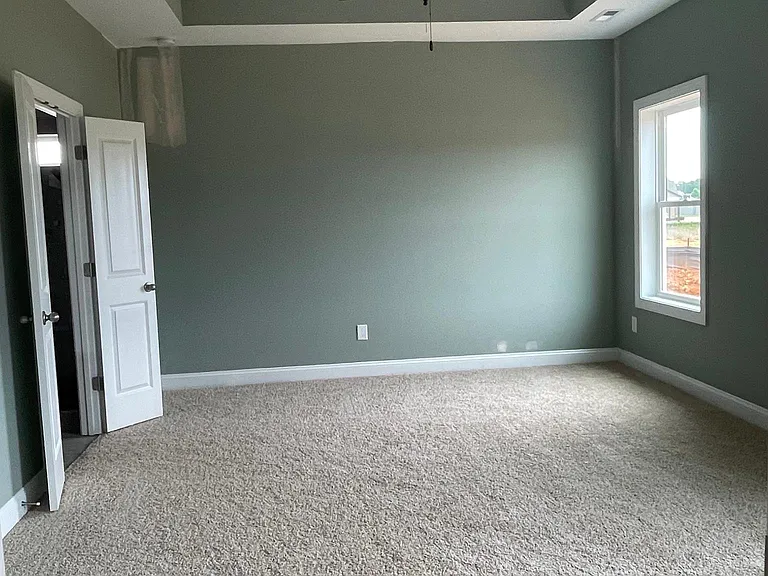 181 Hanover Ct — Photo 4