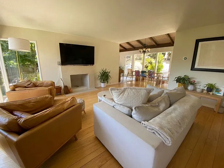 1104 Woodside Rd — Photo 2