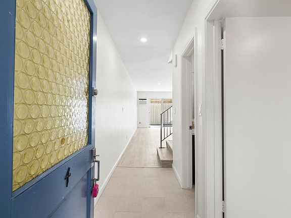 3rd image of 908 15th St APT 4
