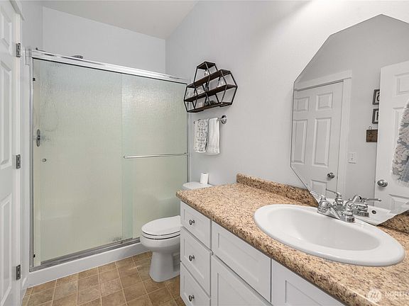 5th image of 19463 Scoter Lane NE
