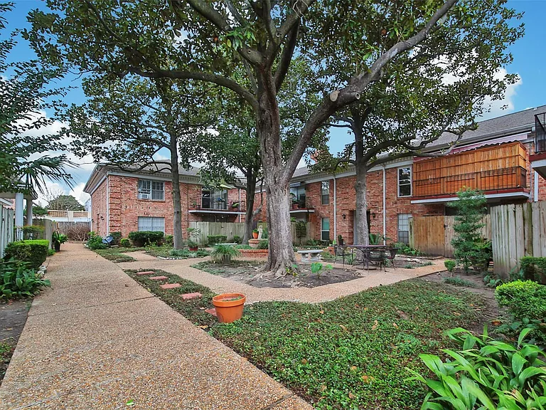 2822 Briarhurst Dr #45 — Photo 30