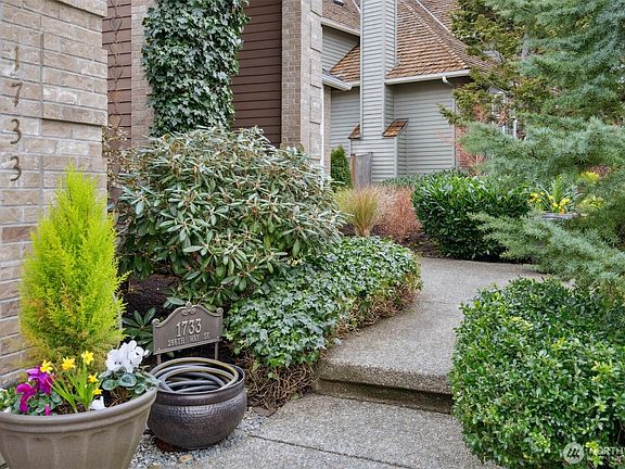 2nd image of 1733 266th Way SE