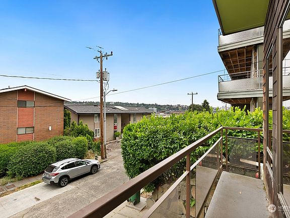 3rd image of 2025 Waverly Place N #1