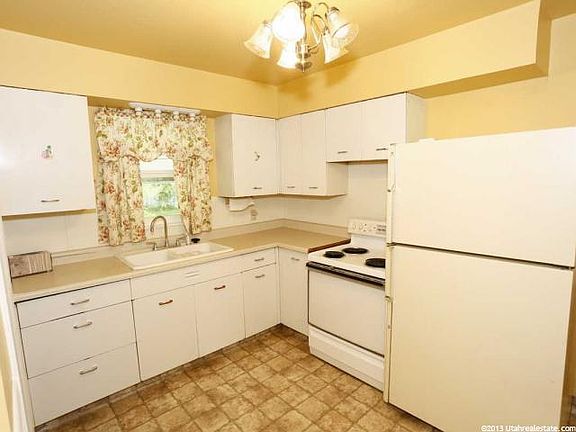5th image of 337 E Beryl Ave