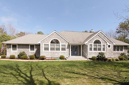 1st image of 8 Bennett Dr