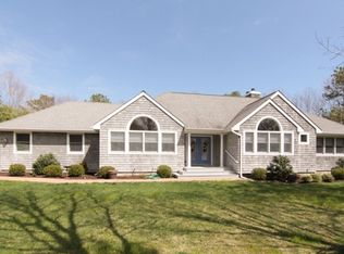8 Bennett Dr, East Quogue, NY 11942