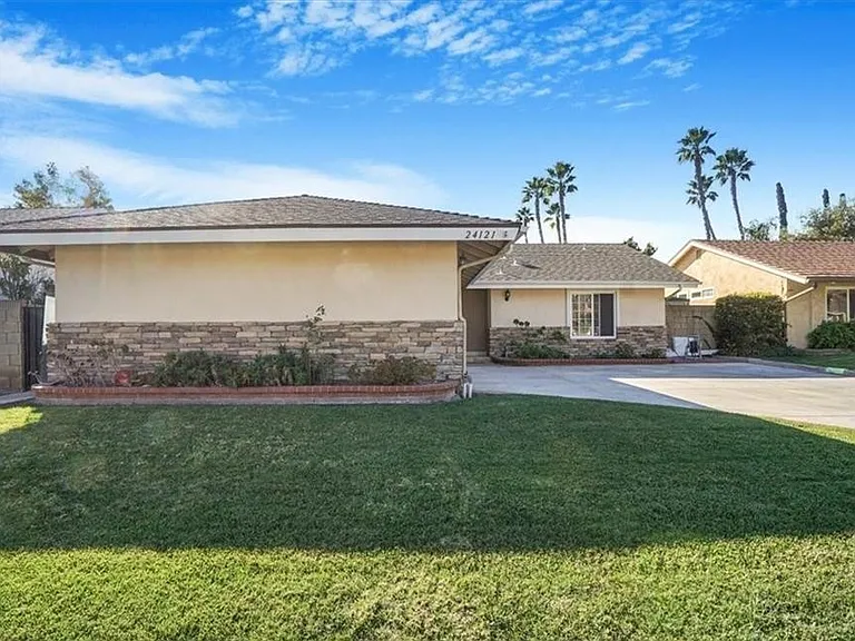 24121 El Tiradore Cir — Photo 1