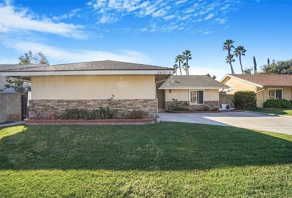 1st image of 24121 El Tiradore Cir