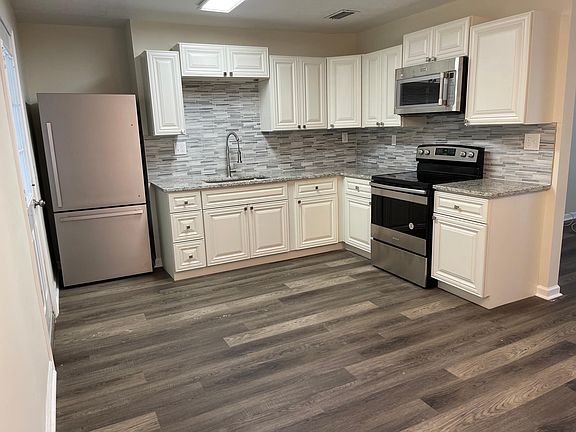 2nd image of 5555 Moret Dr E