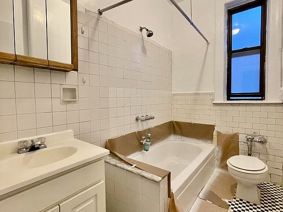 5th image of 160 Fenimore St APT 3