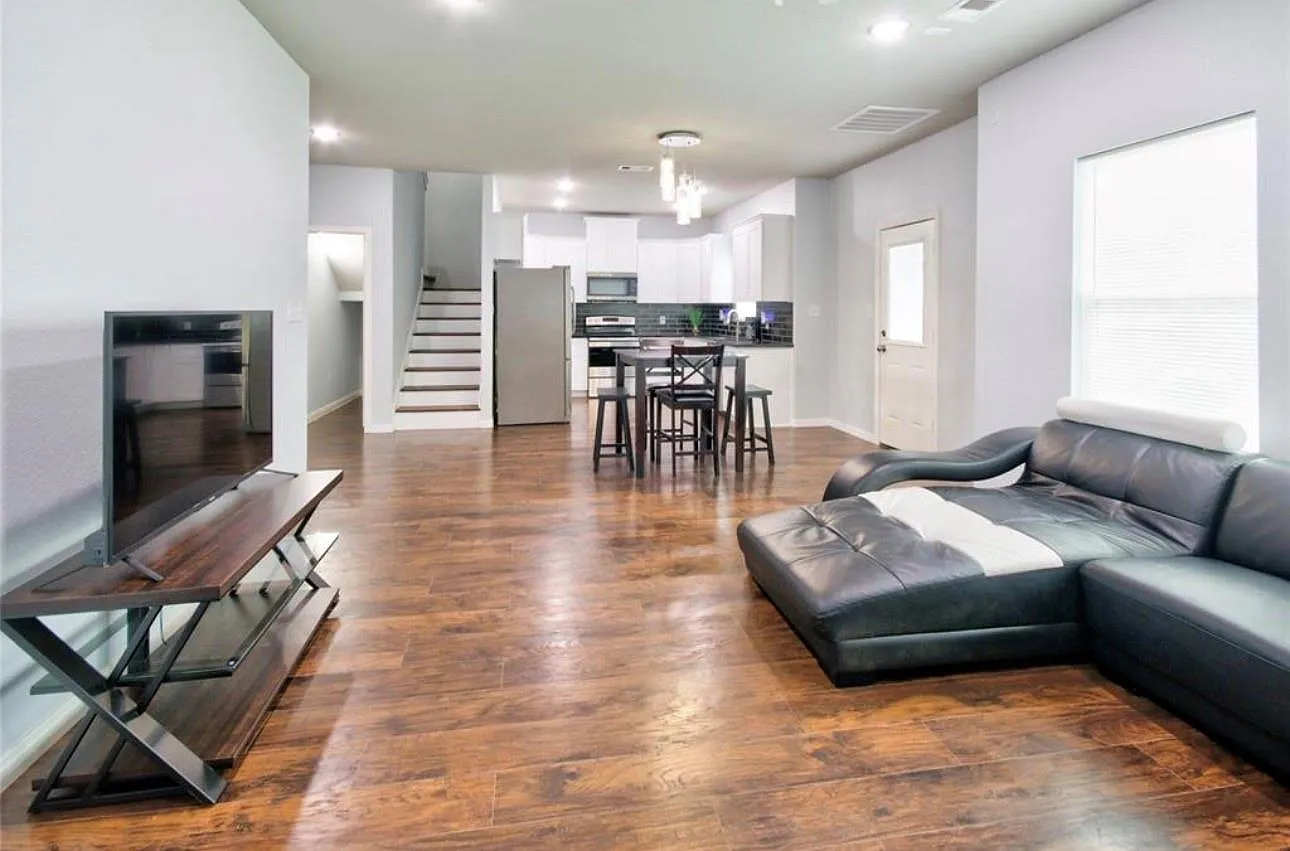 3 bed, 2.5 bath, 1713 sqft, $2,750 — Photo 3