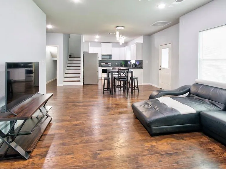 3510 Oleander Ave — Photo 3