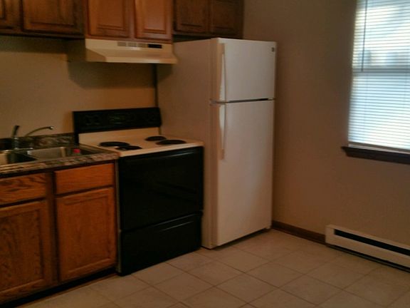 3rd image of 1350 Picadilly St #A