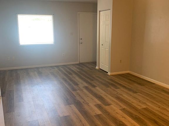 4th image of 119 W Market St #10170895