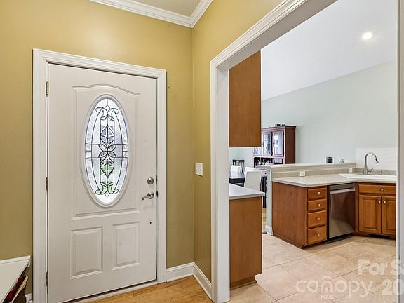 5th image of 305 Wendover Dr
