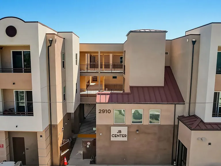 JB Center Apartments — Photo 34
