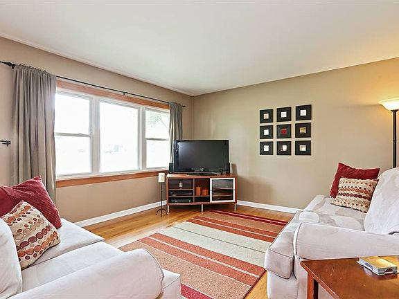 Huge living room side A