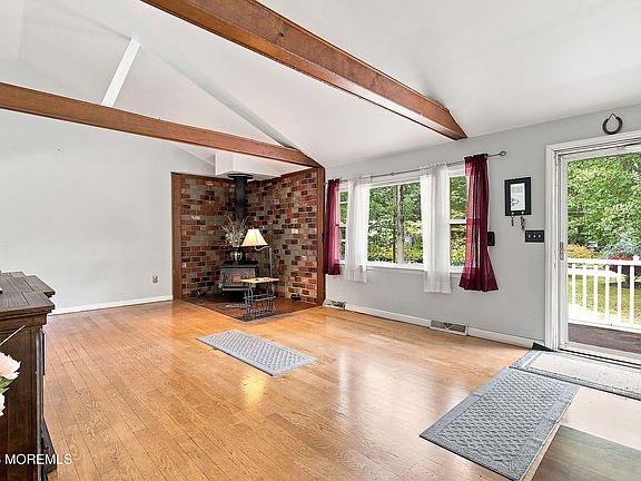 3rd image of 495 Cobain Road