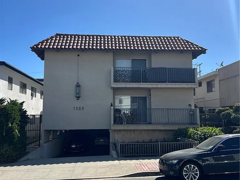 1329 Barry Ave #3 — Photo 1