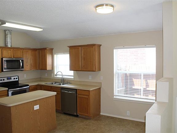 3rd image of 306 Trenton Dr