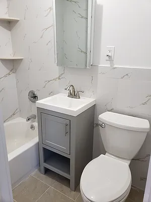 Rented by MCR Realty | media 10