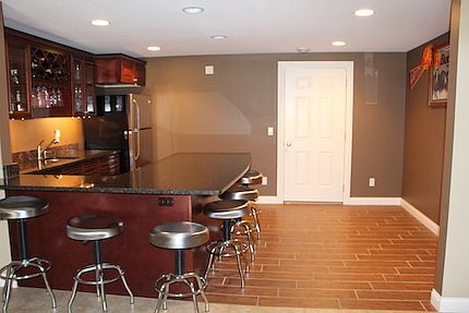 3rd image of 15379 White Oak Dr