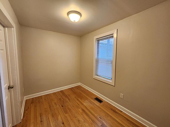 5th image of 1744 W Beach Ave #Ch1