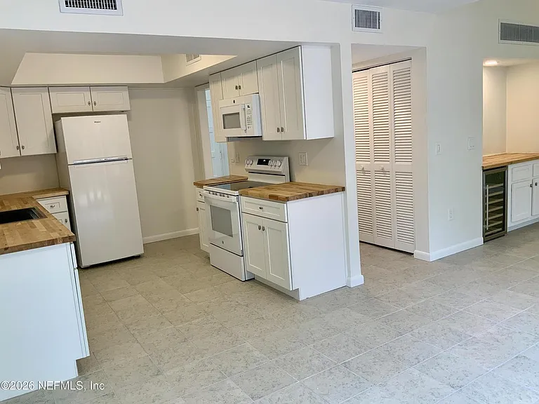 9787 Sawgrass Dr E — Photo 8