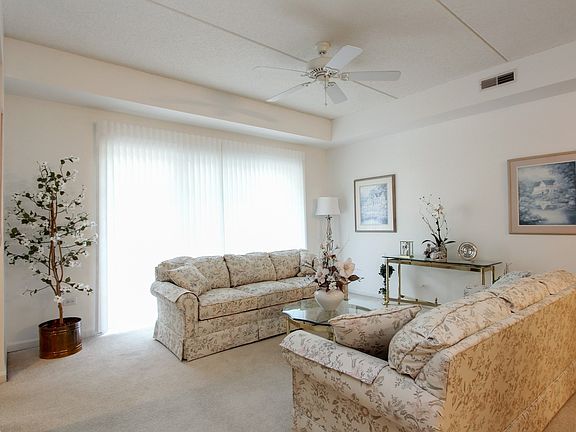 5th image of 1479 N Milwaukee Ave 112 #112