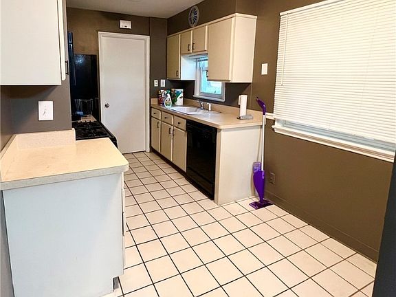 3rd image of 6421 Aylesworth Dr